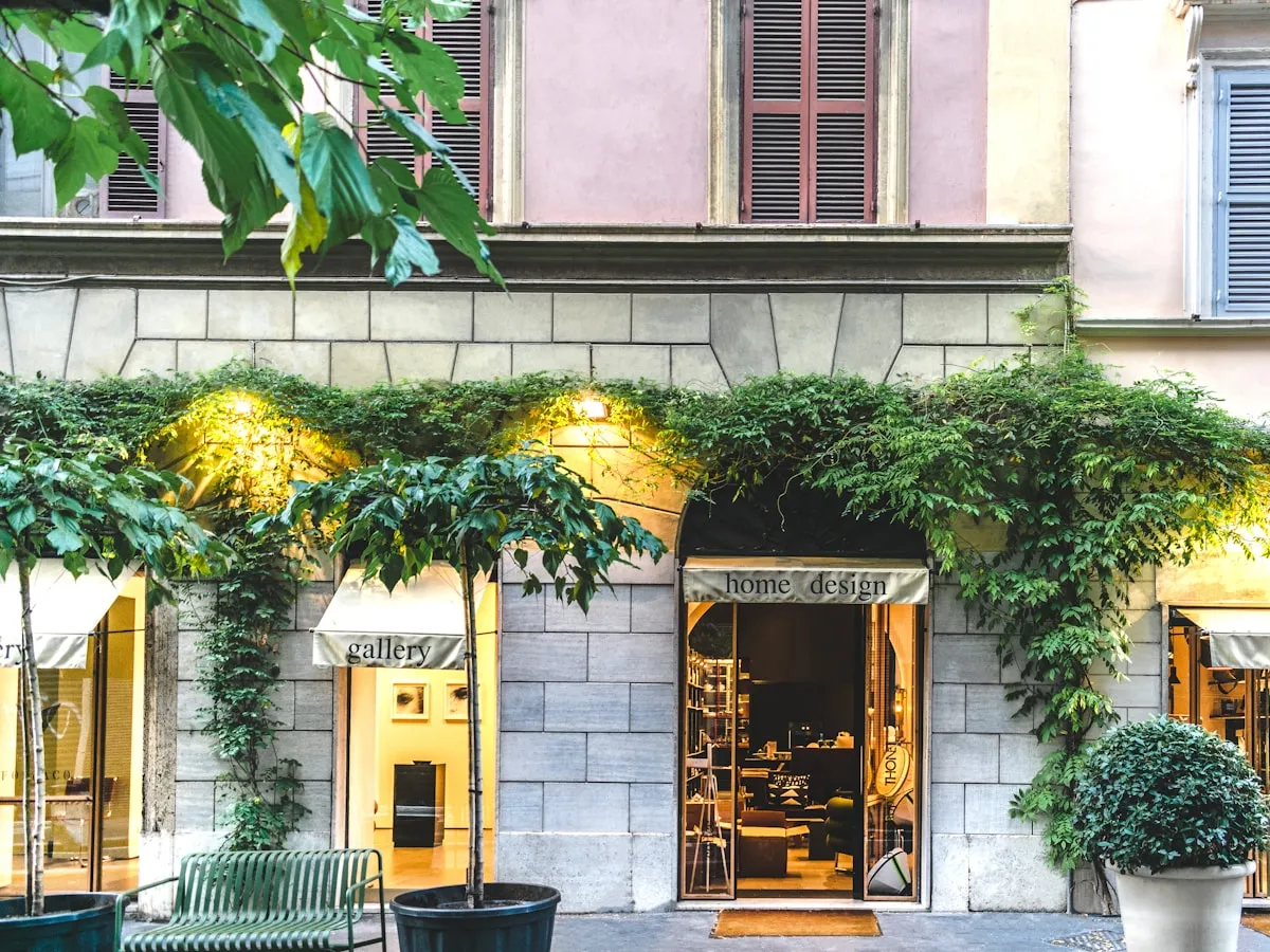 Výloha butiku Bagatelle boutique na ulici Stará Louka v Karlových Varech